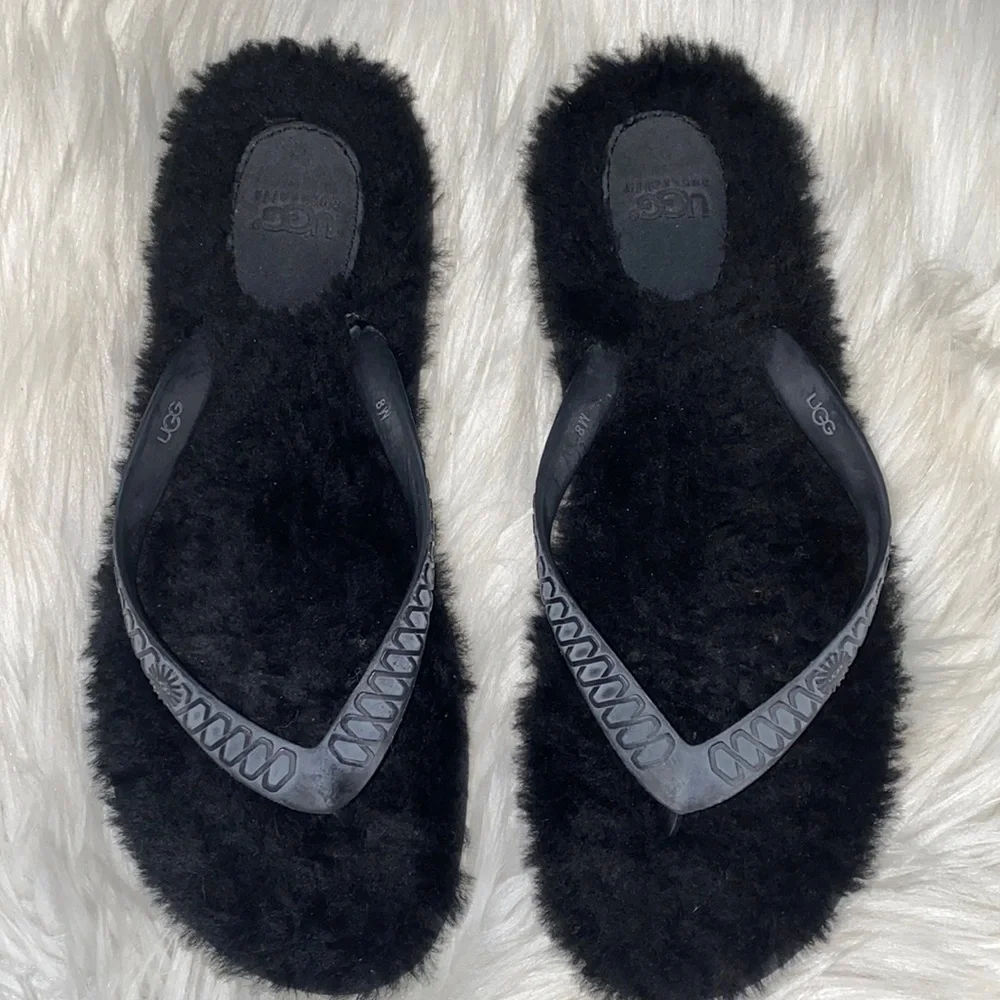 UGG Australia Womens 1684 Fluffy Sheepskin Flip Flops Sandals Size 8M